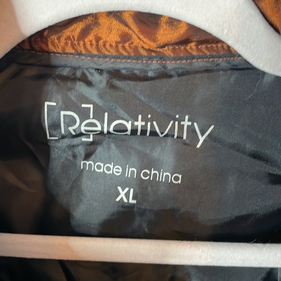 Relativity Brand ~ Lightweight and Warm Zip Up Shiny Vest - Picture 9 of 11